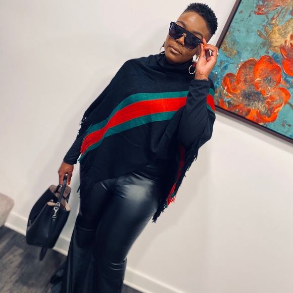 Poncho - Picture 12 of 15